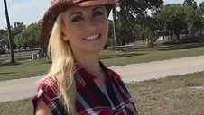 Drilling blonde country babe on backseat